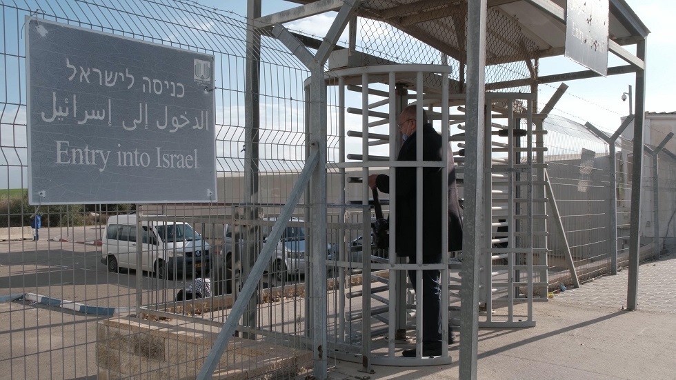 الجيش الإسرائيلي يعلن إعادة فتح معبر بيت حانون لدخول العمال من قطاع غزة