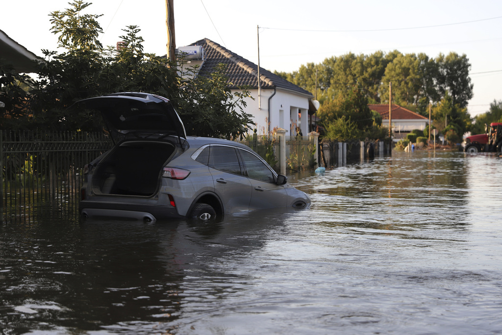 اليونان .. تراجع حدة العاصفة ومخاطر الفيضانات لا تزال مرتفعة (صور)