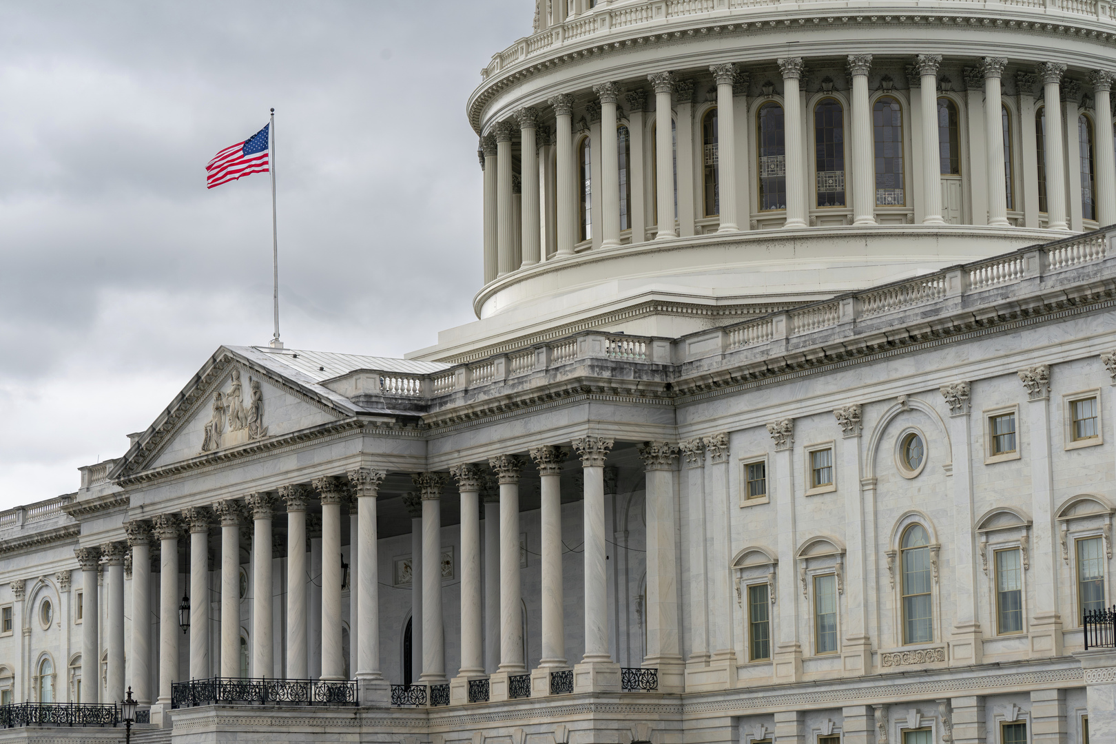 مجلس النواب الأمريكي يفشل في تمديد تمويل الحكومة