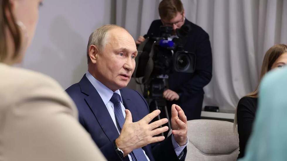 بوتين يهنئ الشعب الروسي بالذكرى الأولى لعودة المناطق الجديدة إلى روسيا الاتحادية