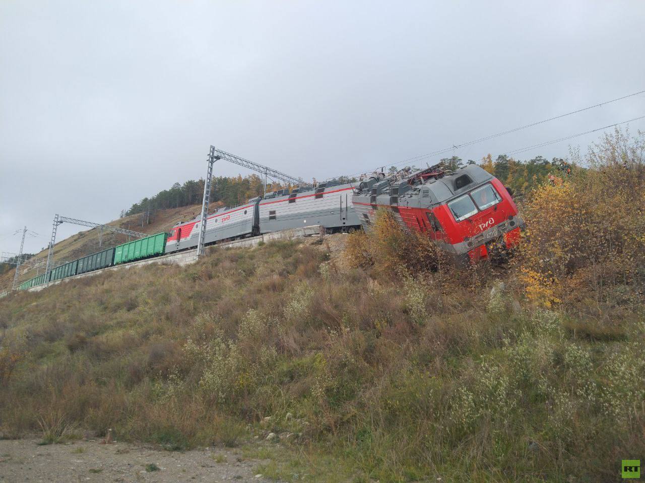 انحراف قطار شحن عن مساره شرقي روسيا (صور)