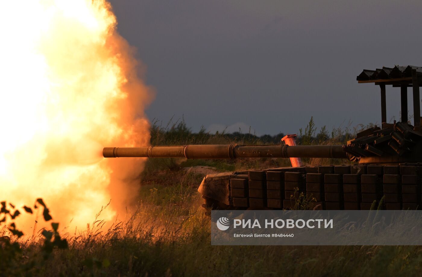 الدفاع الروسية تعلن القضاء على مئات العسكريين الأوكرانيين وتدمير مستودعات ذخيرة وإسقاط 25 مسيرة
