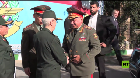 بالفيديو.. مراسم استقبال وزير الدفاع الروسي في طهران