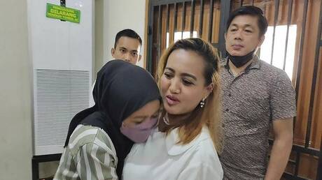سجن فتاة إندونيسية بعد إساءتها علنا للإسلام (فيديو)