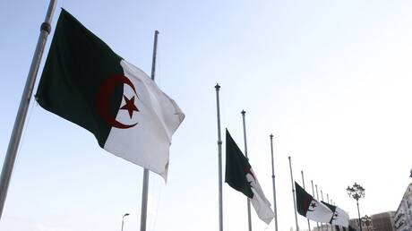 الجزائر.. رجل يقتل 3 من عائلة واحدة ويطلق النار على نفسه