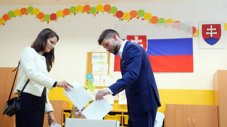 رئيس الوزراء السلوفاكي ينسى أخذ بطاقة هوية للتصويت في الانتخابات البرلمانية