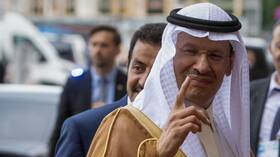 وزير سعودي يمازح مذيع
