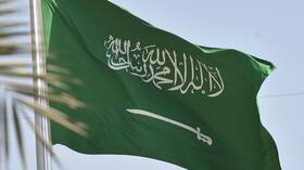 السعودية.. الرقابة ومكافحة الفساد تعلن إلقاء القبض على عقيد بوزارة الدفاع ومقدم وعسكريين اثنين وضباط