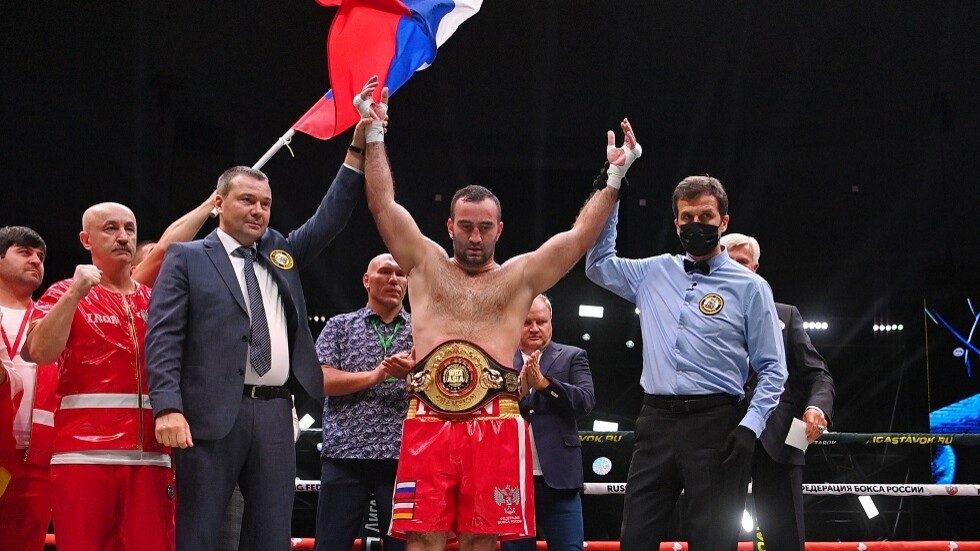 الروسي مراد غاسيف يفقد حزام رابطة الملاكمة العالمية 