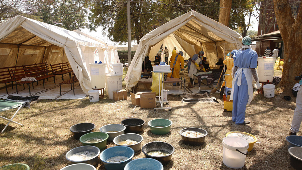 زيمبابوي تعلن عن 100 حالة وفاة يشتبه بإصابتها بالكوليرا