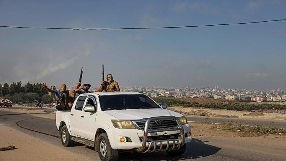 يديعوت أحرنوت تقول إن الجيش الإسرائيلي فشل بهجوم مضاد لاستعادة بلدات الغلاف وقتال عنيف يجري في إيرز