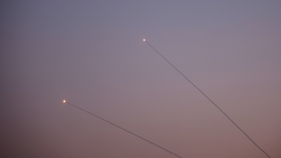 رشقات صواريخ تنطلق من مختلف مناطق غزة باتجاه تل أبيب ردا على قصف البرج السكني وسط المدينة (فيديو)