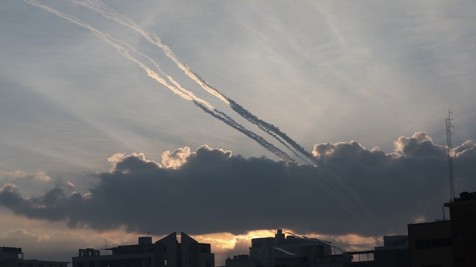 إعلام عبري: الحكومة الإسرائيلية توقف جلستها بسبب رشقة صاروخية كبرى وجهتها "القسام" صوب تل أبيب