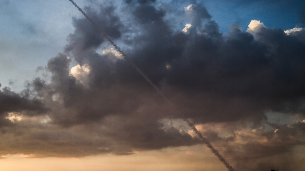 مشاهد توثق قصفا إسرائيليا عنيفا عند مربع الشيخ زايد شمال قطاع غزة (فيديو)