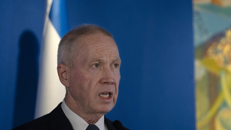 تصعيد خطير.. وزير الدفاع الإسرائيلي يوصى بتسليح المستوطنين قرب السياج الأمني الفاصل مع غزة