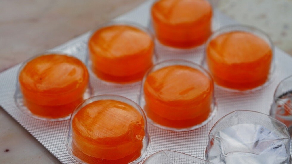 طبيب: الإفراط في استخدام أقراص علاج التهاب الحلق يمكن أن يؤدي إلى مشكلات في الجهاز الهضمي