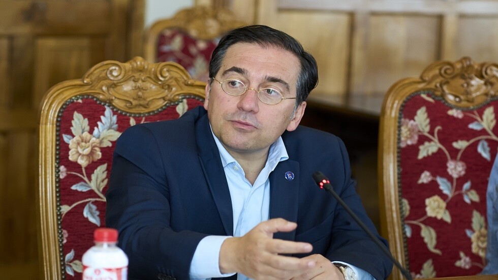 إسبانيا وهولندا تعارضان قرار بروكسل وقف المساعدات للفلسطينيين