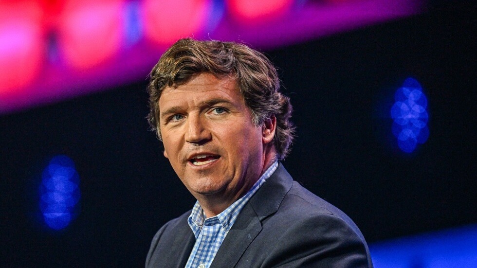 تاكر كارلسون يحذر من اندلاع حرب نووية بين إيران والولايات المتحدة بسبب "طوفان الأقصى"