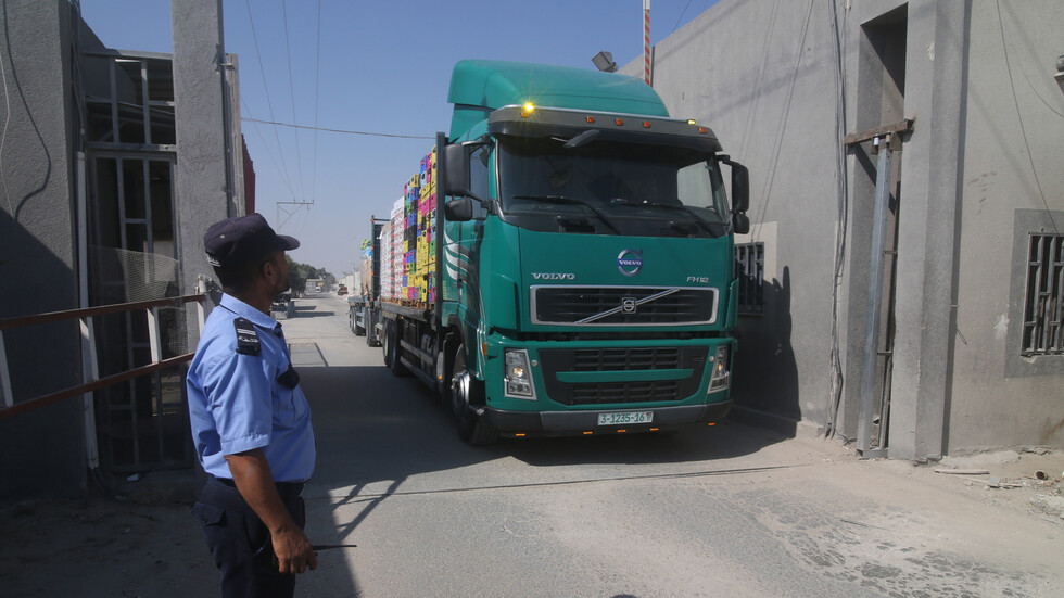 مراسلنا: القوات الإسرائيلية تستهدف معبر رفح البري جنوب قطاع غزة