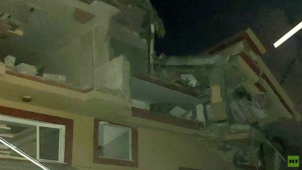 مراسلنا: غارات إسرائيلية على مبنى يضم مؤسسات حكومية وسط رفح جنوب قطاع غزة