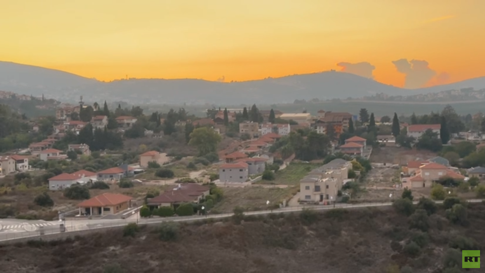 مراسلة RT: صفارات إنذار جنونية في شمال إسرائيل وسرب طائرات يخترق المجال الجوي الإسرائيلي من لبنان