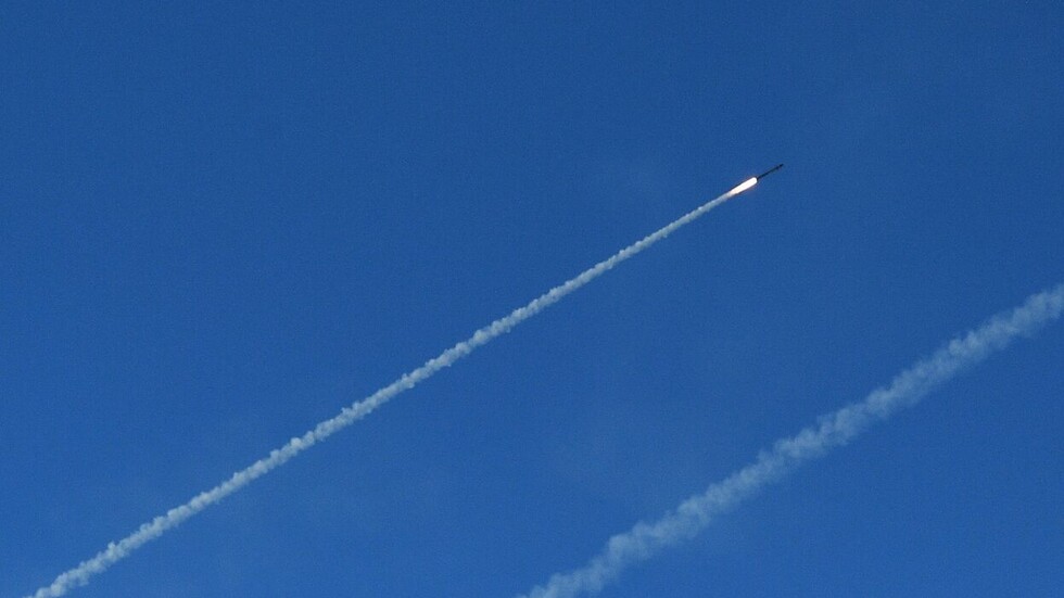 كتائب القسام تعلن قصف مدينة حيفا بصاروخ  "R160" ـ فيديو