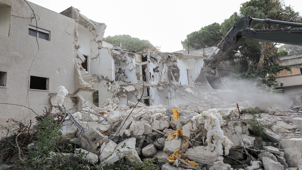 إسرائيل تهدم مطعما في الضفة الغربية بعد استخدامه صورة مسنة إسرائيلية أسيرة عند "حماس" (صورة+فيديو)