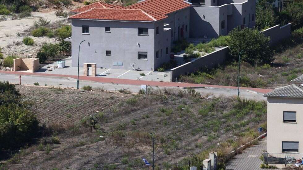 القناة 14 الإسرائيلية: إعلان المنطقة المطلة على الحدود مع لبنان منطقة عسكرية مغلقة