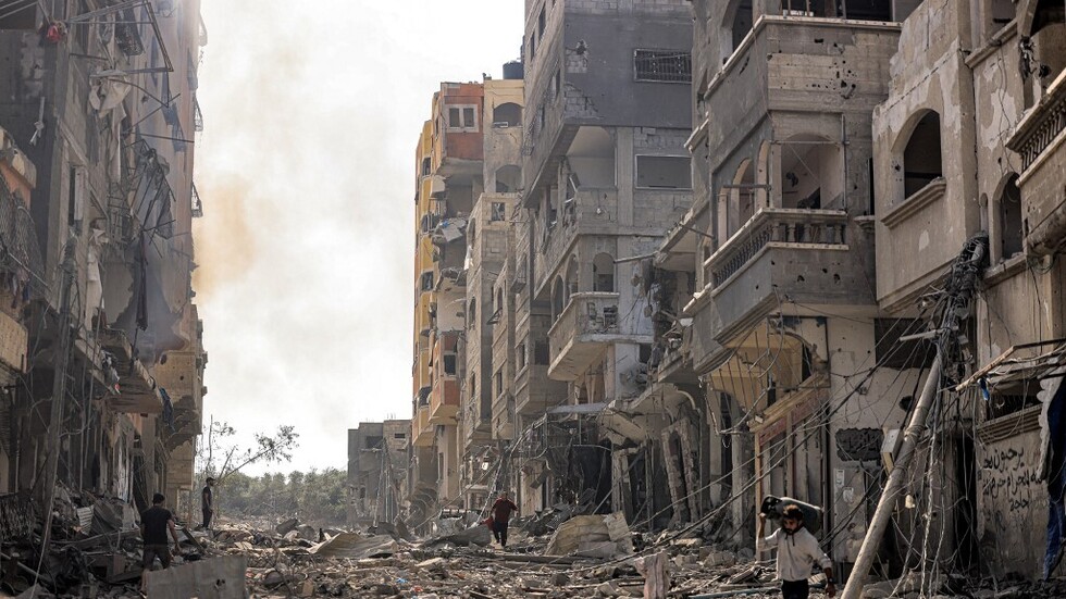 شهود عيان يتحدثون عن إسقاط مقاتلة إسرائيلية فوق غزة ولا تأكيدات رسمية (فيديو)