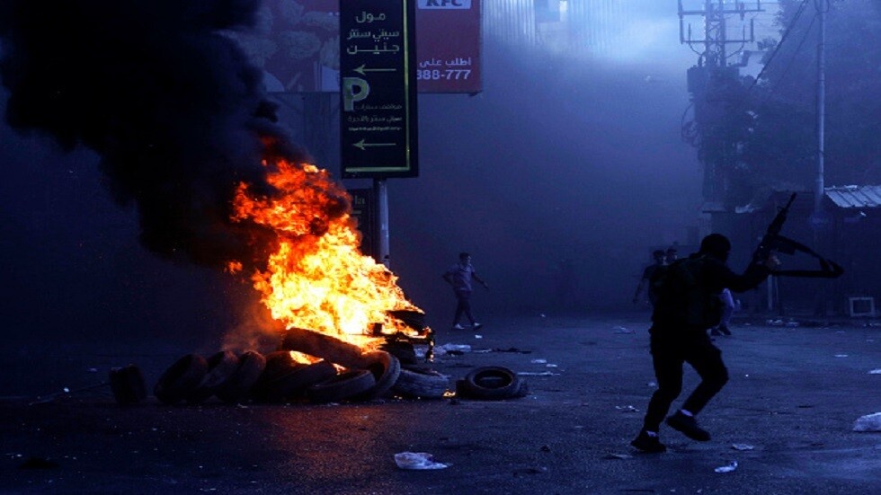 اشتباكات عنيفة بين مسلحين فلسطينيين وجنود إسرائيليين في مخيمي جنين وقلنديا