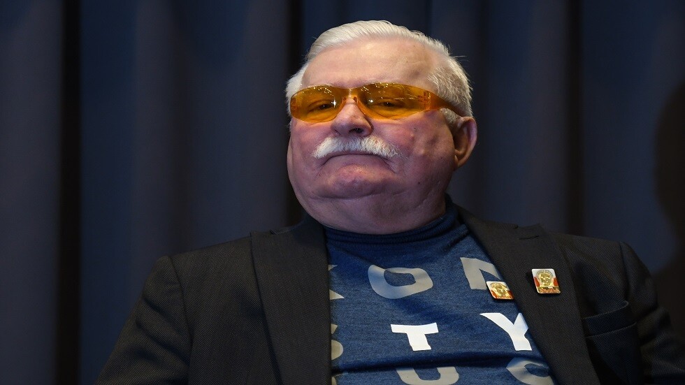 الرئيس البولندي السابق يحذر من حرب أهلية في بلاده ودول أخرى