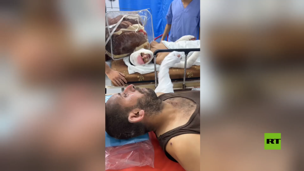 "لا تخف يا أبي، أنا بخير".. لقطات مأساوية من مستشفى الشفاء في غزة