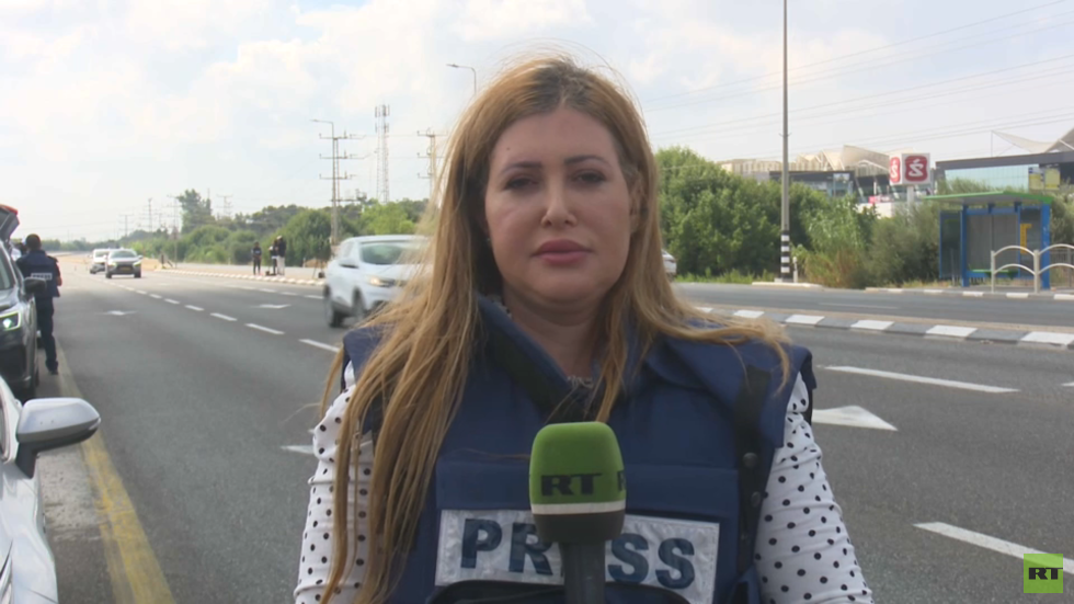 مراسلة RT: هددني أحد الجنود الإسرائيليين بالسلاح! (فيديو)