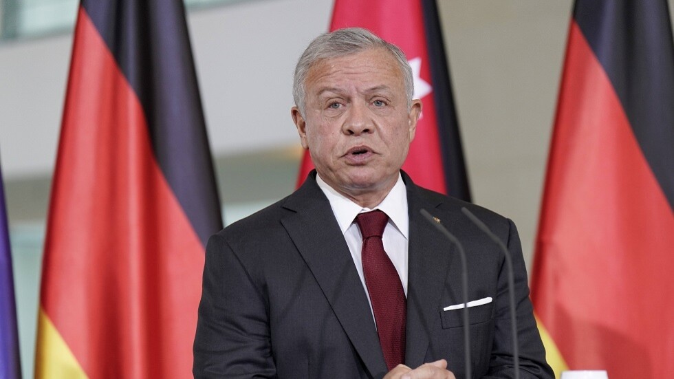 العاهل الأردني أمام قادة الجيش: مستعدون لحماية الحدود ودعم صمود الشعب الفلسطيني