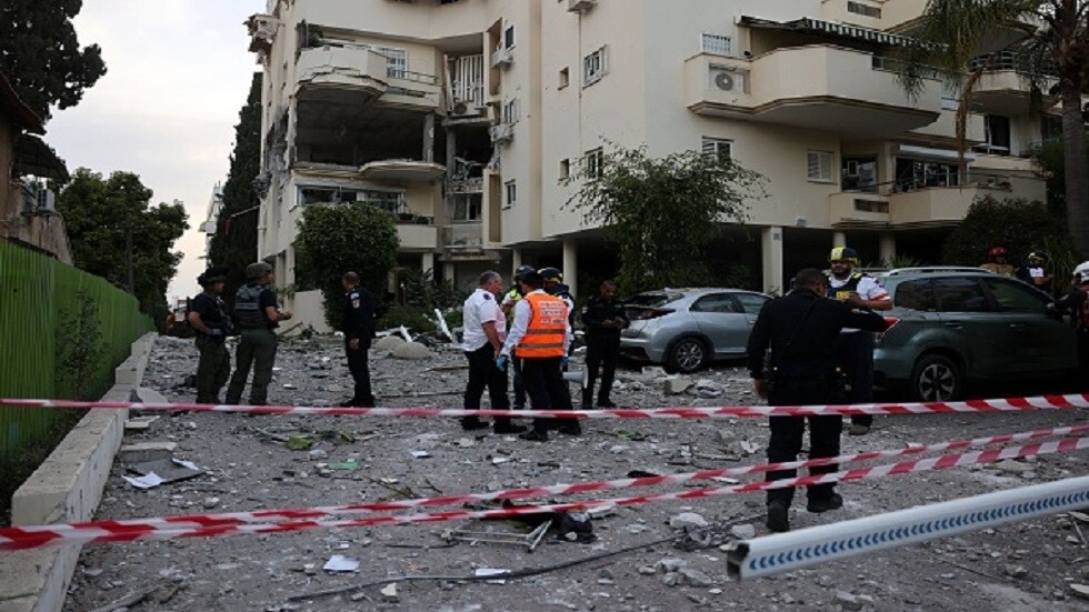 كتائب القسام توجه مجددا رشقات صاروخية ثقيلة ومتتالية على تل أبيب وعدد من المناطق وسط إسرائيل