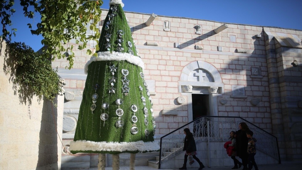 وسائل إعلام: عشرات الضحايا في قصف القوات الإسرائيلية لكنيسة 