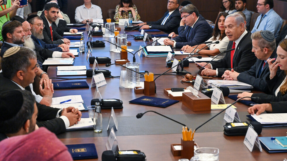 "سي إن إن" عن وزير إسرائيلي: الحكومة أعطت الجيش الضوء الأخضر "للقضاء على حماس"