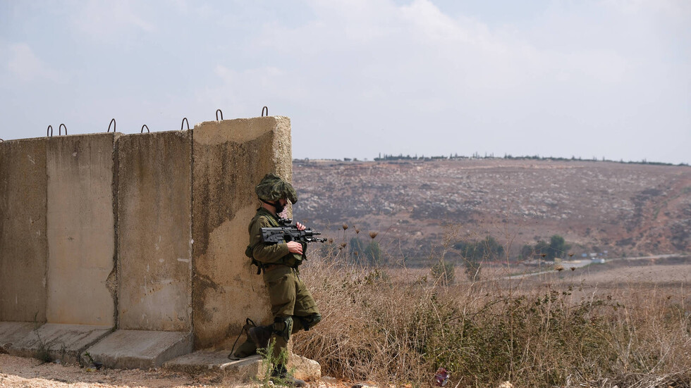 الجيش الإسرائيلي يعلن استهداف 3 عناصر من حزب الله عند الحدود اللبنانية