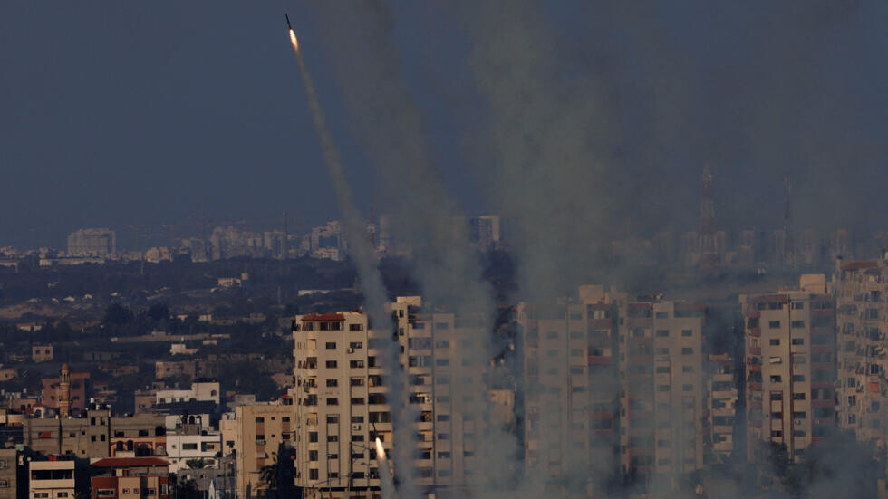 سرايا القدس تقصف مدينة عسقلان برشقة صاروخية ووقوع أضرار