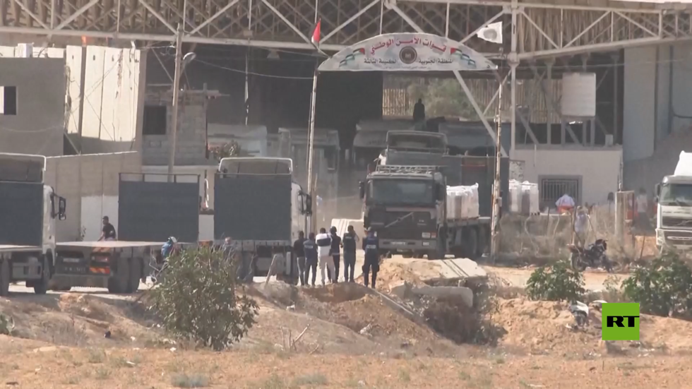 بالفيديو.. شاحنات المساعدات الإنسانية تبدأ عبور رفح إلى قطاع غزة