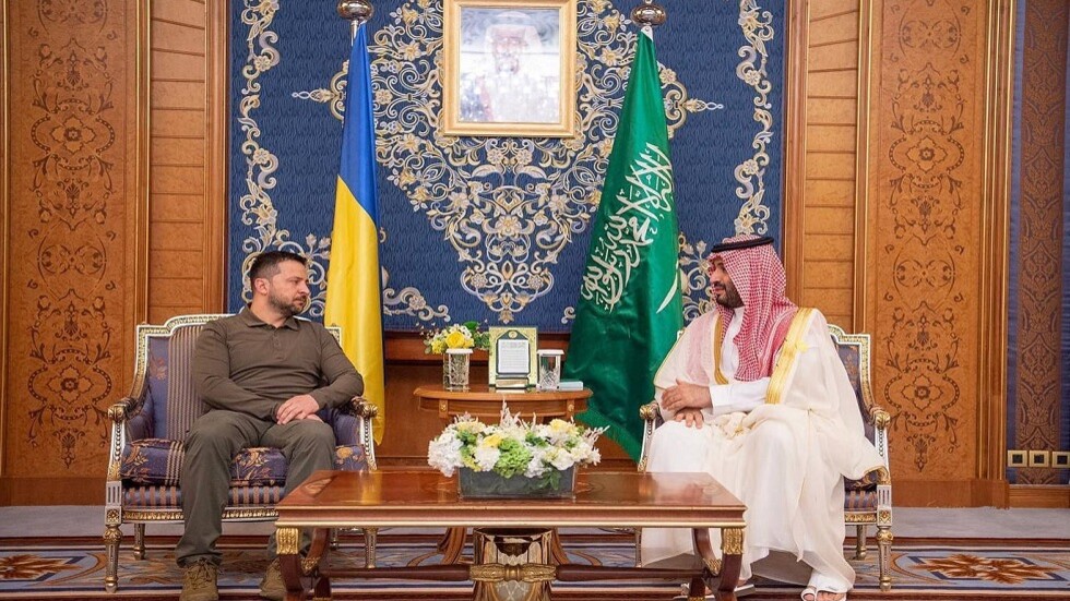 محمد بن سلمان وزيلينسكي يبحثان مستجدات أزمة أوكرانيا وحرب غزة