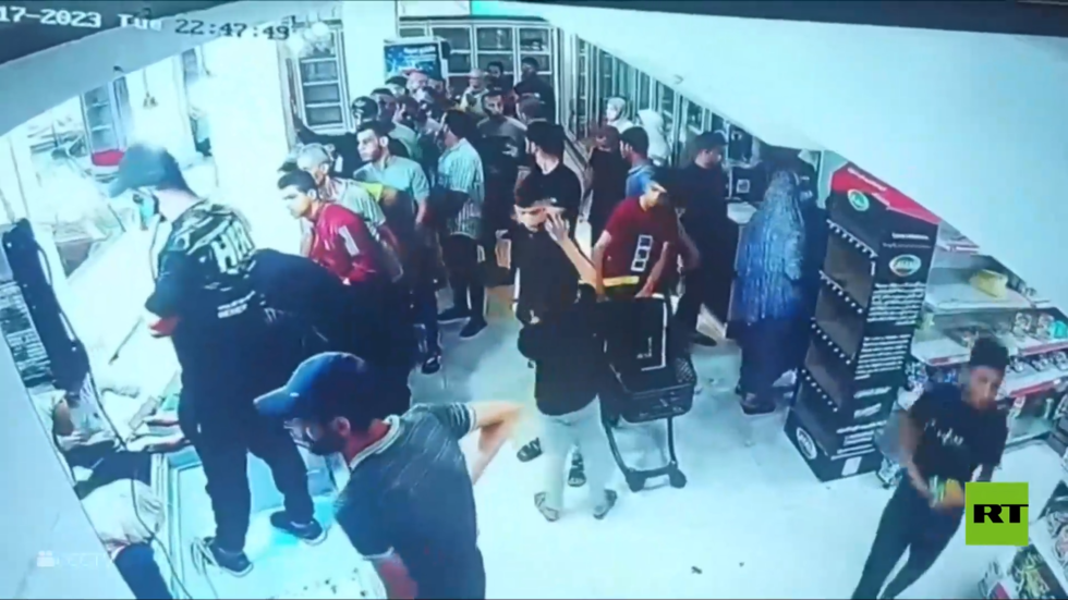 كاميرا المراقبة ترصد قوة تدمير غارة إسرائيلية على مخيم النصيرات وسط قطاع غزة