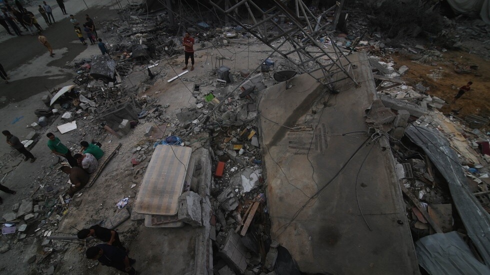 إسرائيل تستخدم صواريخ وقنابل لأول مرة تصدر أصواتا غريبة قبل الانفجار (فيديو)