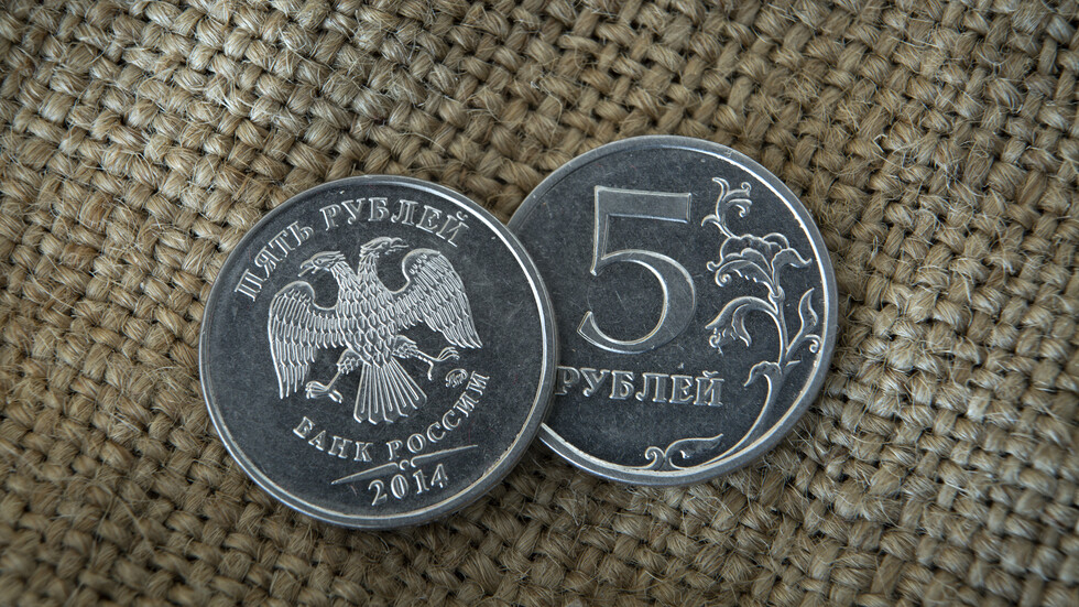 الروبل الروسي يواصل الارتفاع أمام الدولار