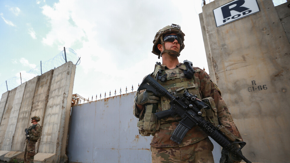 "المقاومة الإسلامية" في العراق تعلن استهداف القاعدة الأمريكية المجاورة لمطار أربيل