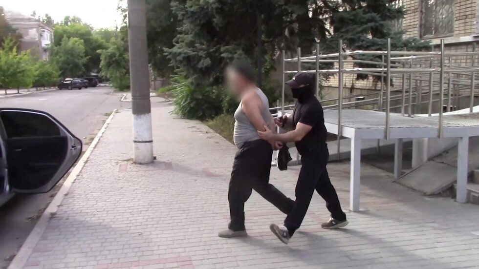 الأمن الروسي يفكك 3 خلايا استخبارية أوكرانية في مقاطعة زابوروجيه (فيديو)