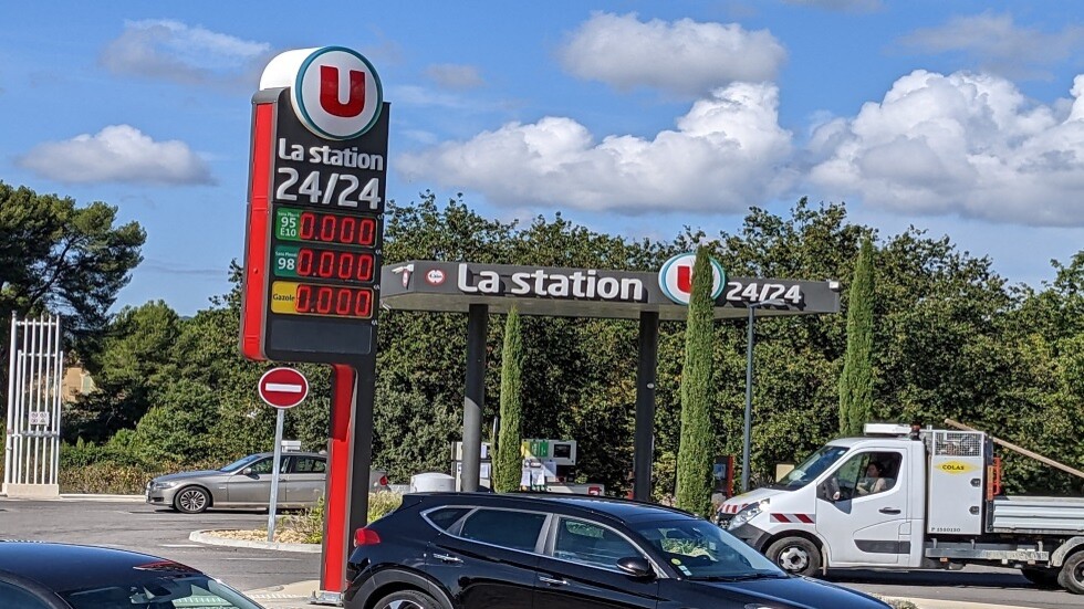 فرنسا.. مؤشرات لا تبشر بسلامة القطاع الصناعي بعد انهيار الطلب على الديزل