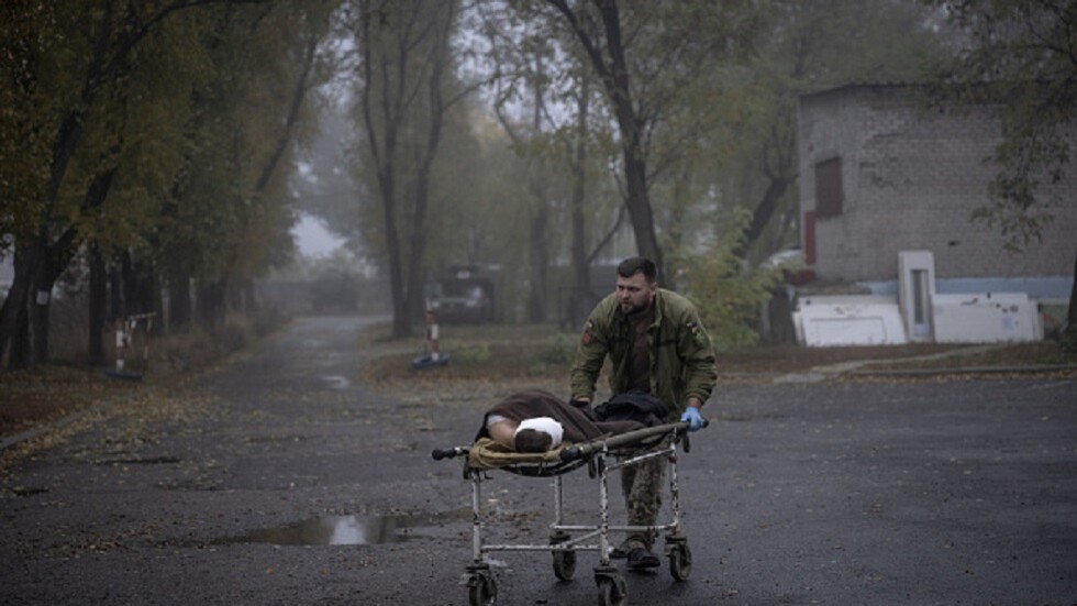 مستشار سابق لرئيس أوكرانيا: نظامنا المصرفي إلى انهيار ويجب إقالة زيلينسكي
