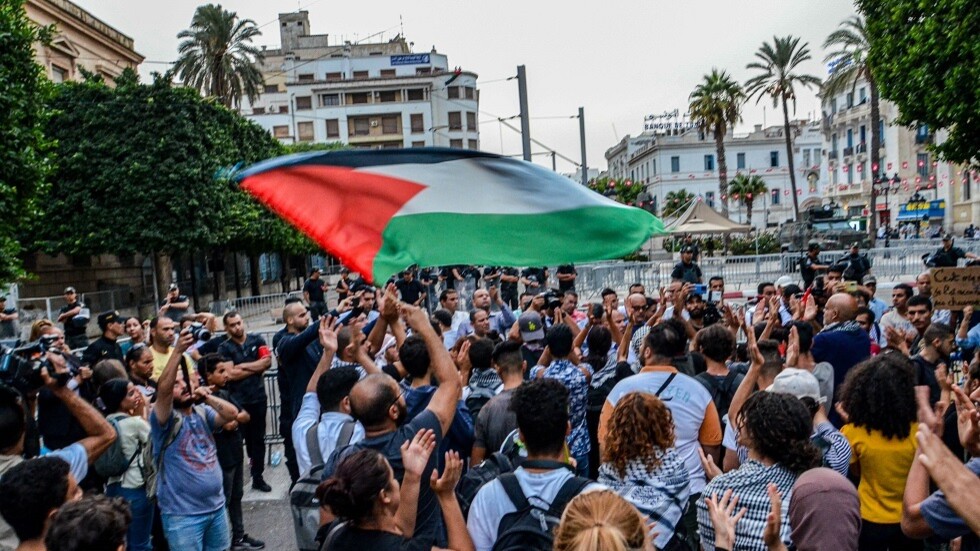 بطريقة وصفها بالمهينة.. سفارة فرنسا في تونس تشطب تأشيرة فنان تونسي لمساندته القضية الفلسطينية (صورة)