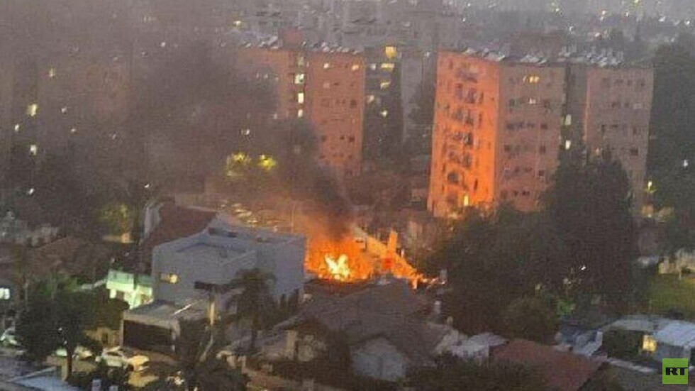 مقطع فيديو يوثق أضرار القصف الصاروخي على تل أبيب